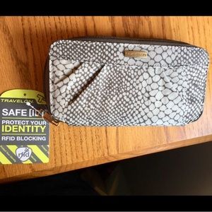 NWT Travelon RFID wallet/wristlet